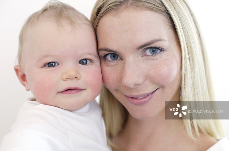 母亲和婴儿图片素材