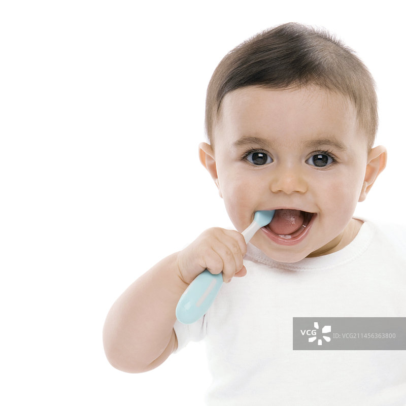 拿着牙刷的男宝宝图片素材