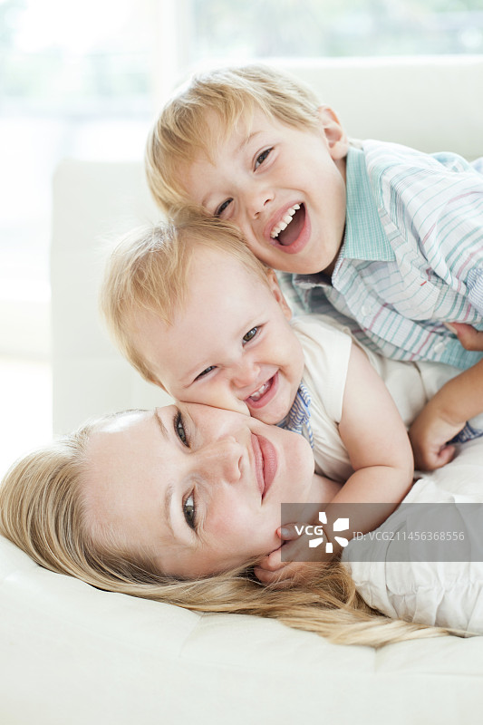 母亲和孩子们图片素材