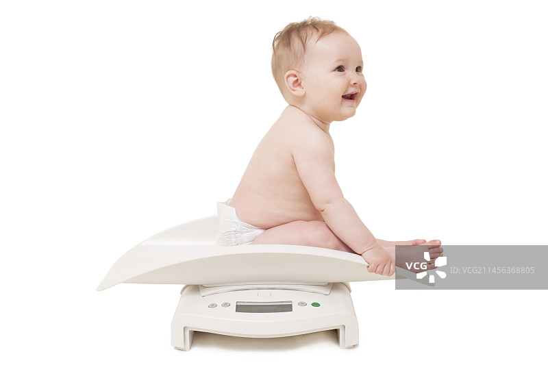 给婴儿称重图片素材