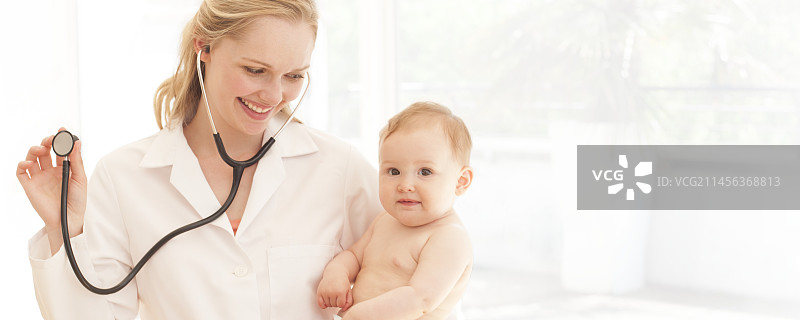 儿科胸部检查图片素材