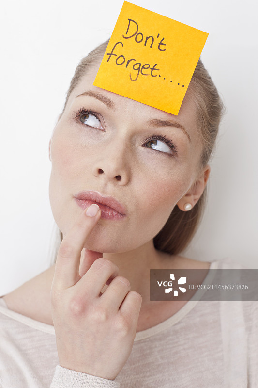 带有便签的年轻女人图片素材
