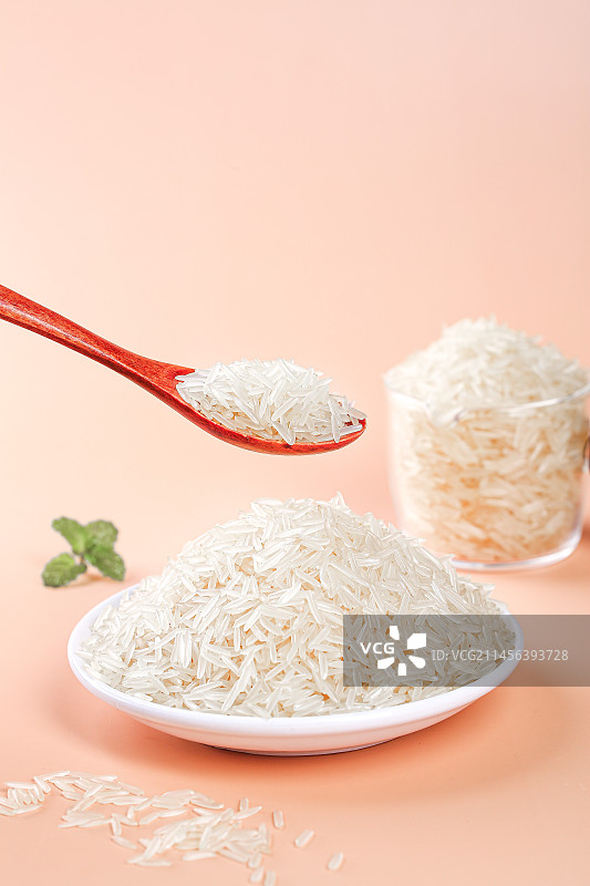 浅底上的猫牙米图片素材