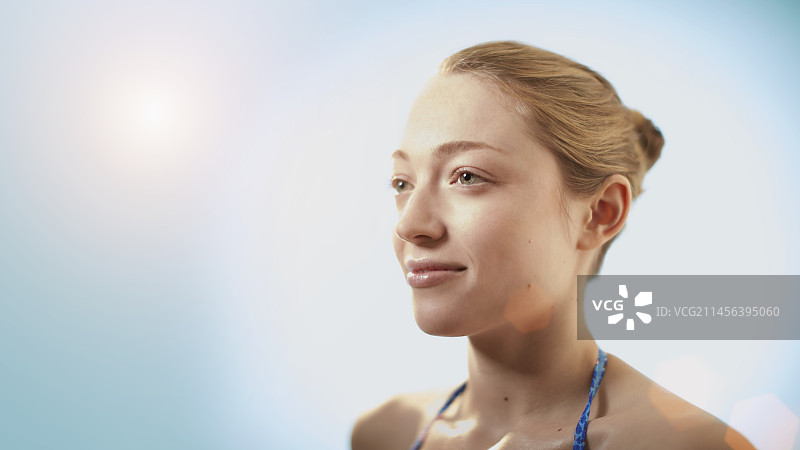 阳光下的女人图片素材