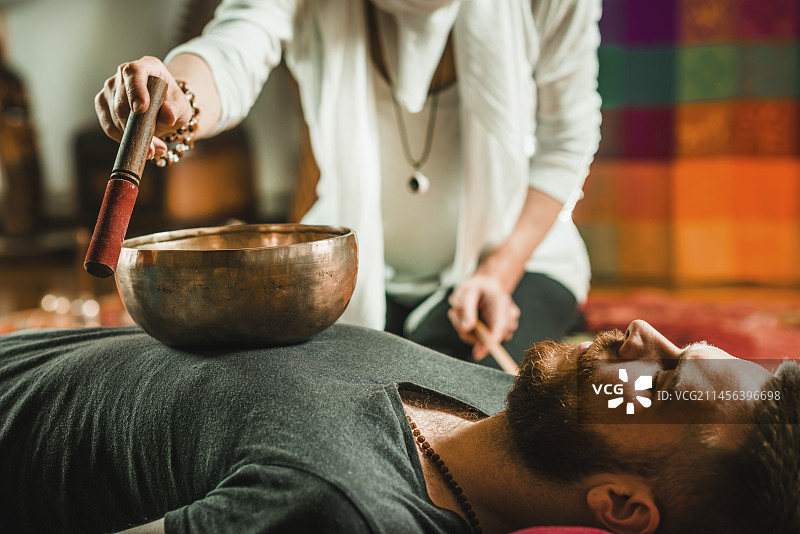 藏族颂钵疗法图片素材