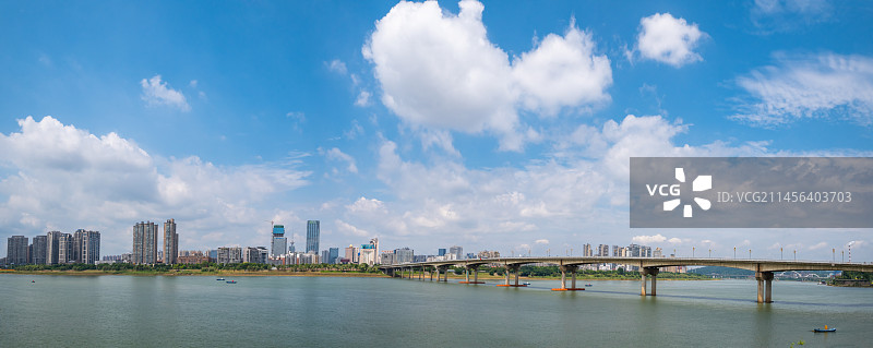 中国湖南省株洲市湘江风光株洲大桥图片素材