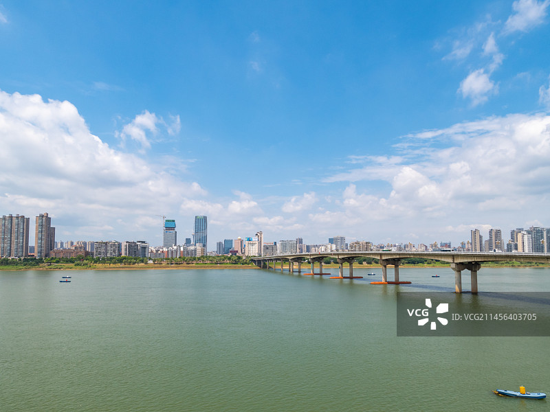 中国湖南省株洲市湘江风光株洲大桥图片素材