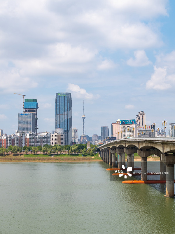 中国湖南省株洲市湘江风光株洲大桥图片素材