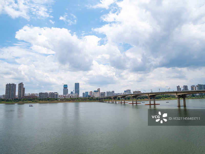 中国湖南省株洲市湘江风光株洲大桥图片素材