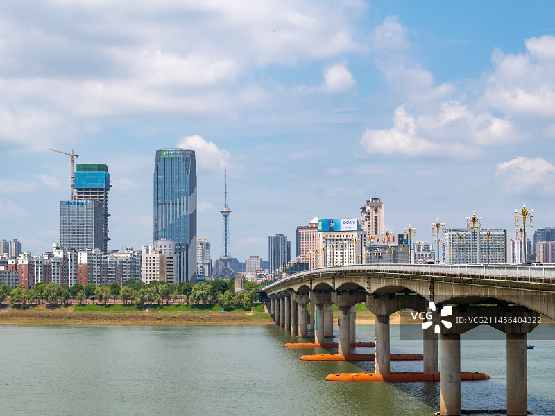 湖南省株洲市湘江风光带观景台图片素材