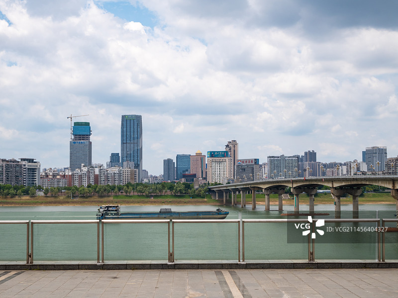 湖南省株洲市湘江风光带观景台图片素材