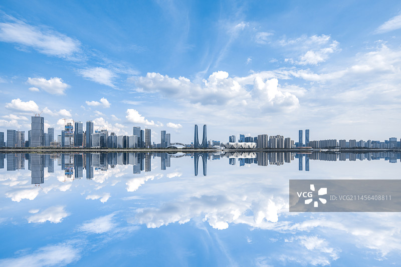 杭州奥体中心场馆群和杭州之门蓝天白云白昼风光图片素材