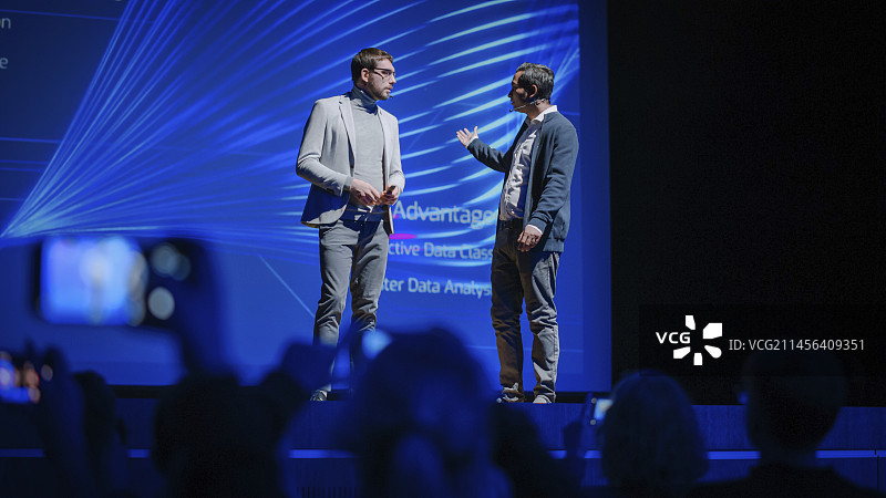 会议舞台上的扬声器图片素材