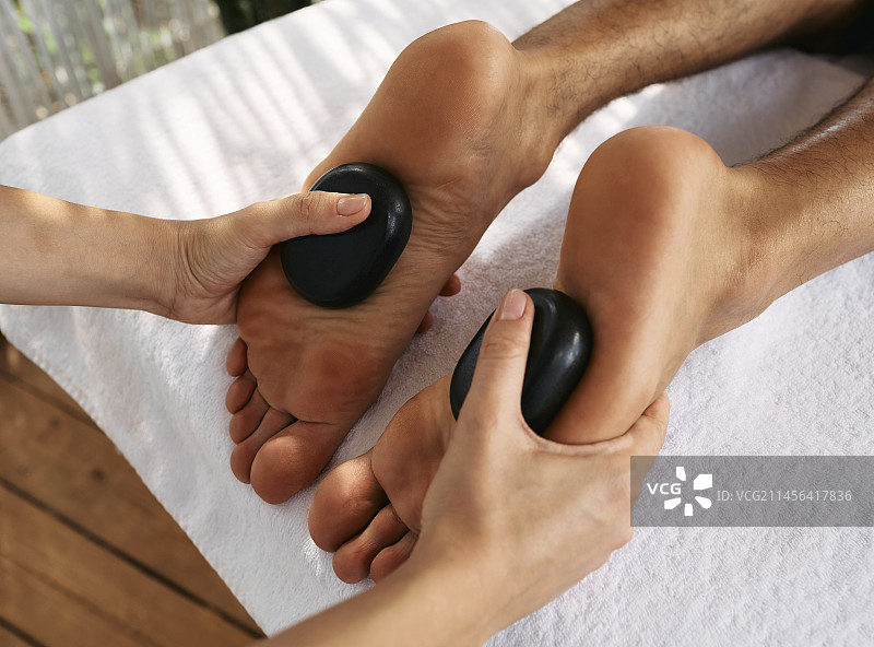 热石足部按摩图片素材