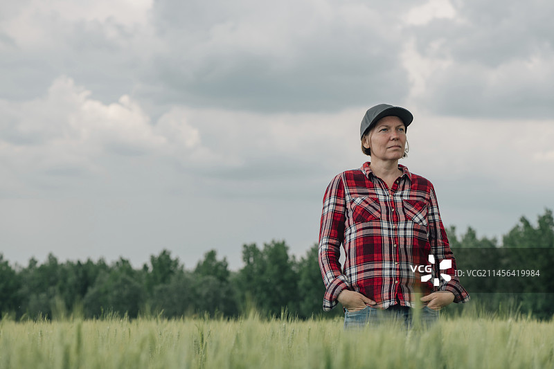 自信的农民图片素材