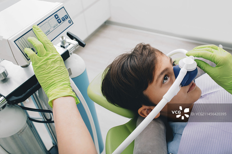 牙医使用一氧化二氮图片素材