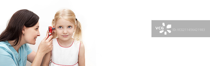 耳部检查图片素材