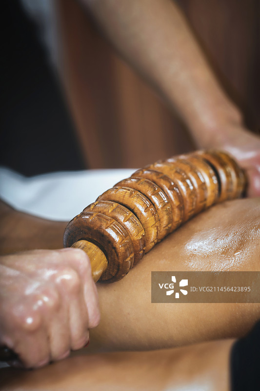 抗脂肪团的马德拉按摩疗法图片素材