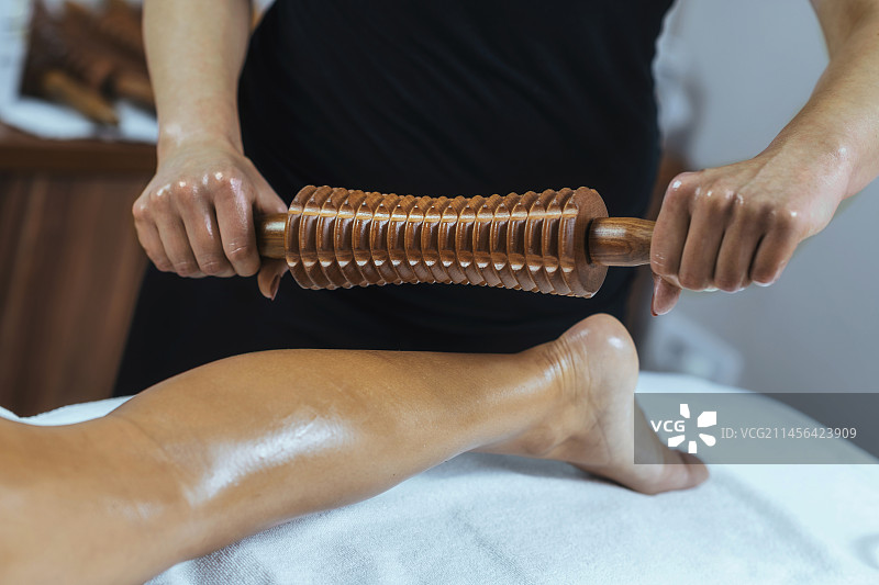 抗脂肪团的马德拉按摩疗法图片素材
