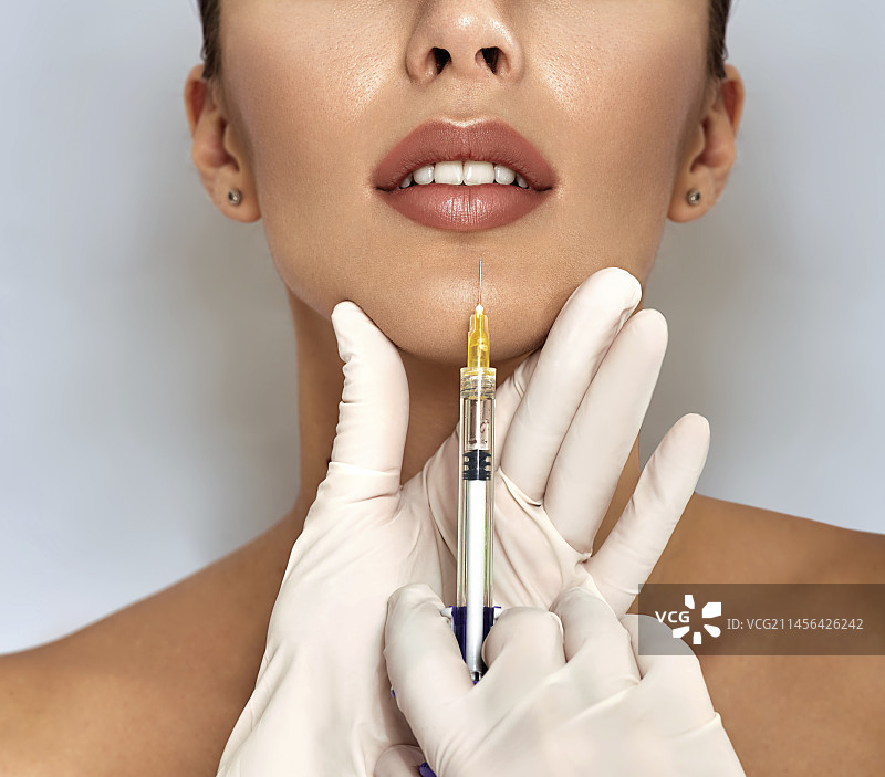 丰唇注射图片素材