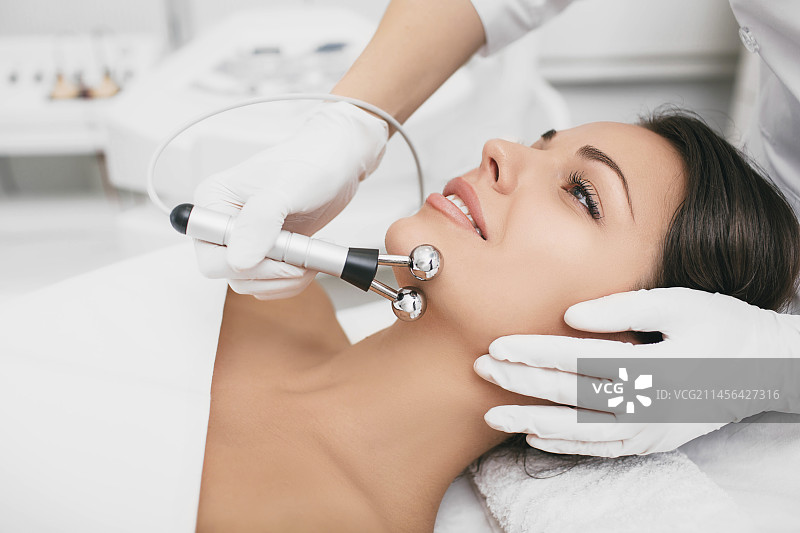 微电流面部护理图片素材