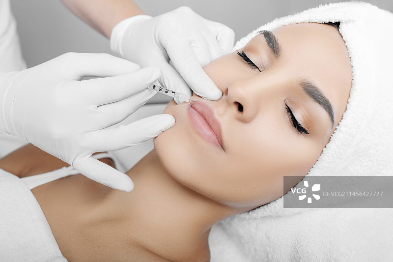 丰唇注射图片素材