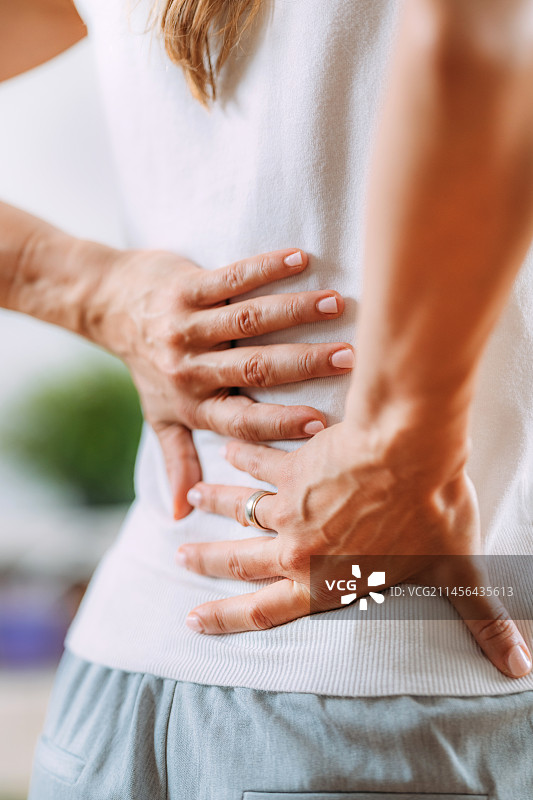 下背部疼痛图片素材