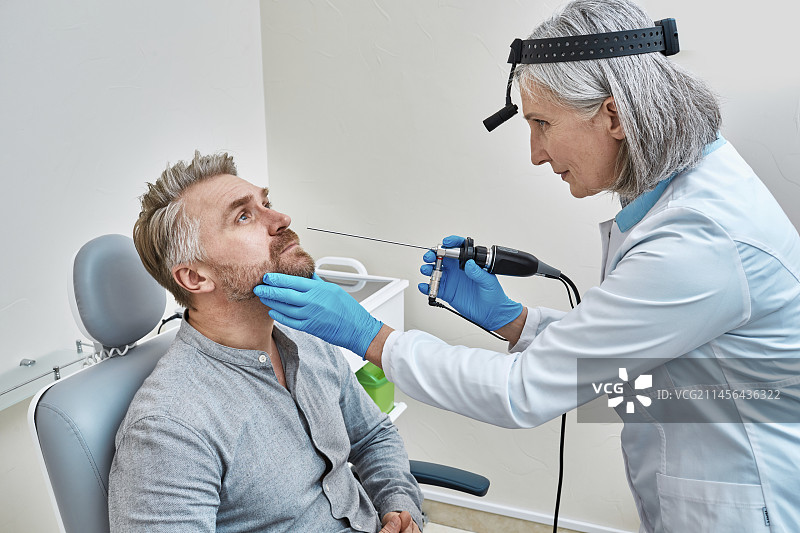 耳内窥镜检查图片素材