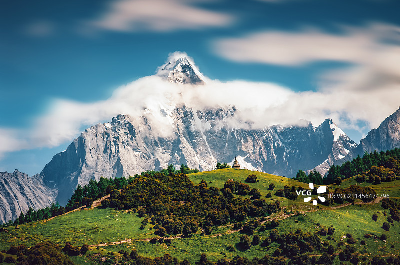 献上哈达-四姑山娘图片素材