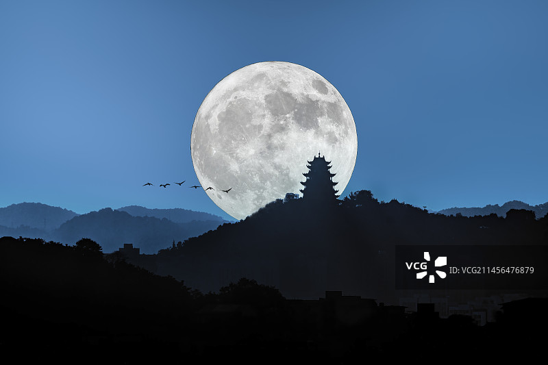 重庆鸿恩寺鸿恩阁中秋圆月图片素材