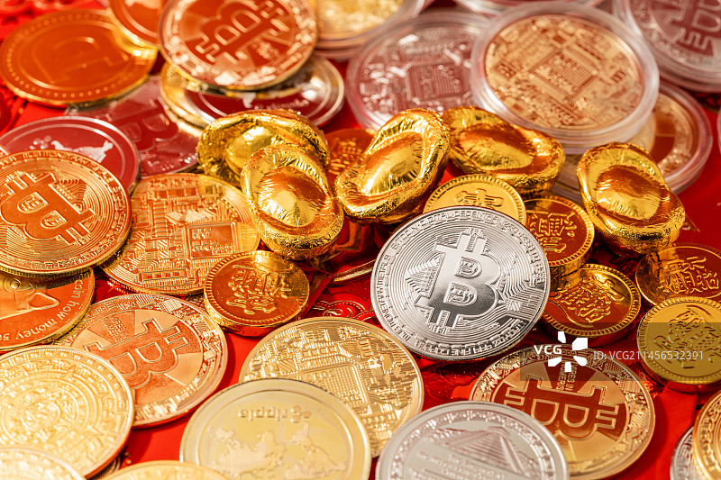 充满新年氛围下的创意网络货币红包图片素材