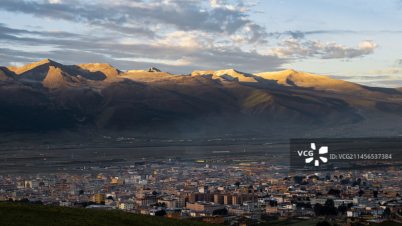 日落时的高角度城市景观图片素材