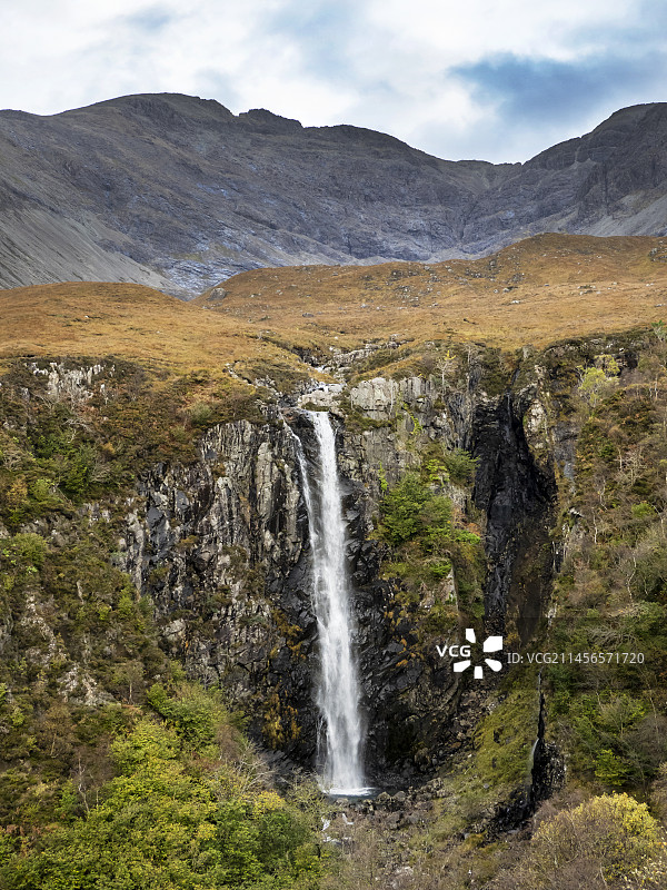 英国苏格兰斯凯岛Cuillin山脊瀑布图片素材