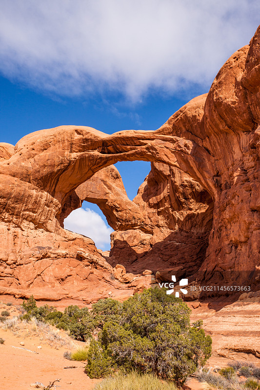 美国犹他州拱门国家公园双拱石图片素材