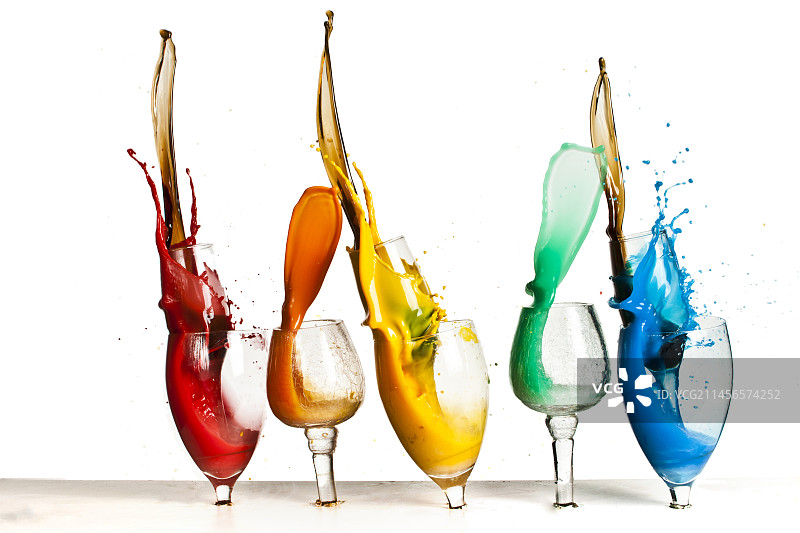 倾泻而下的颜料图片素材