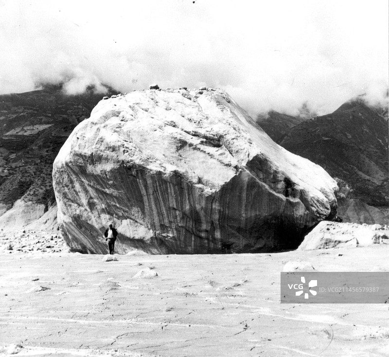 1970年安卡什地震移动的巨石图片素材