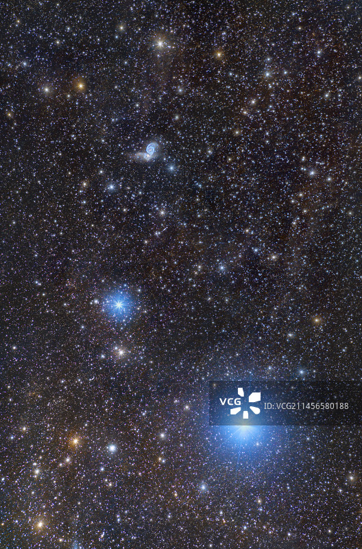 开阳星和漩涡星系图片素材