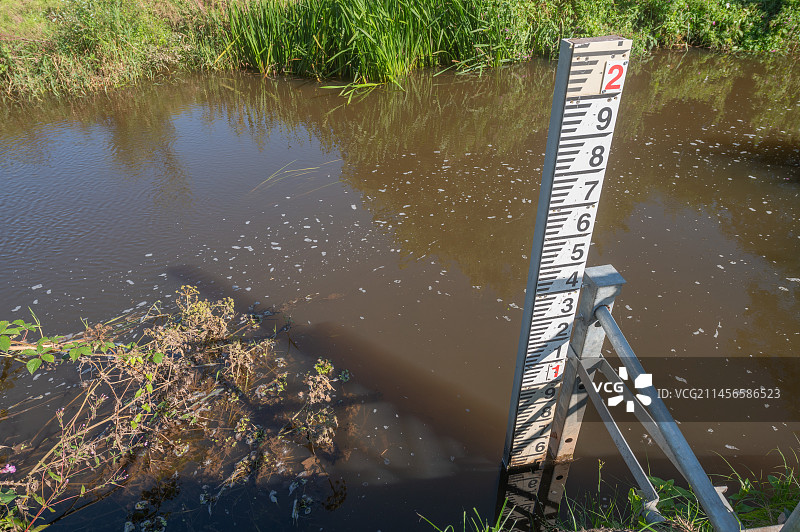 水位较低的河流图片素材