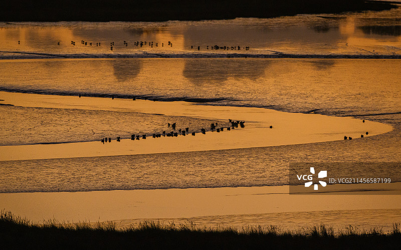 日落时分的英国普尔港图片素材