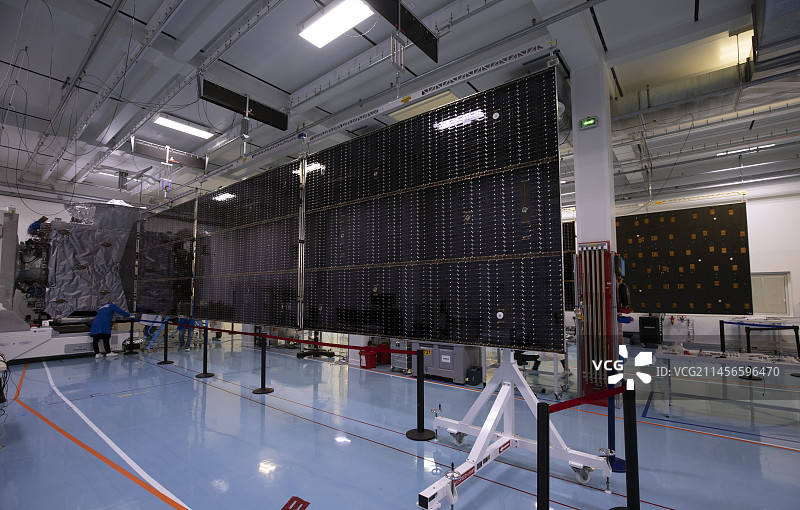 欧空局JUICE探测器太阳能电池阵列部署测试图片素材