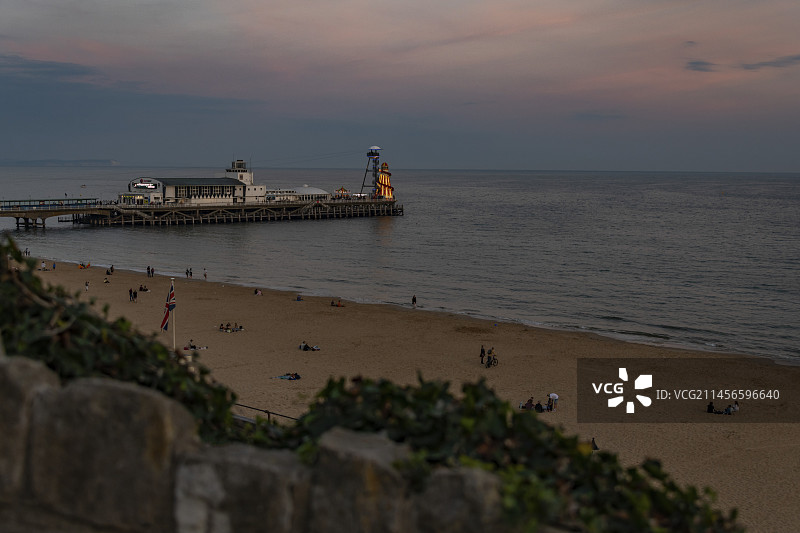 英国伯恩茅斯海滩日落景色图片素材
