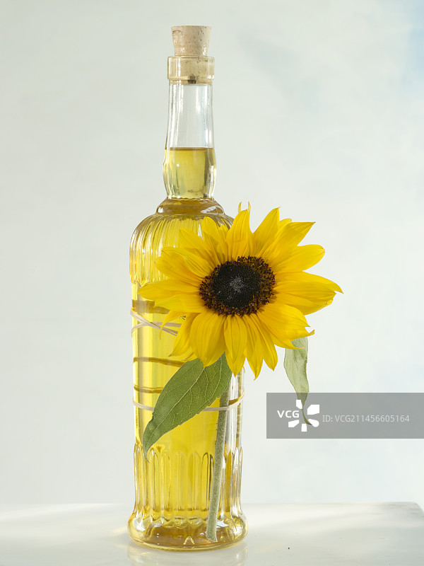 葵花籽油瓶图片素材
