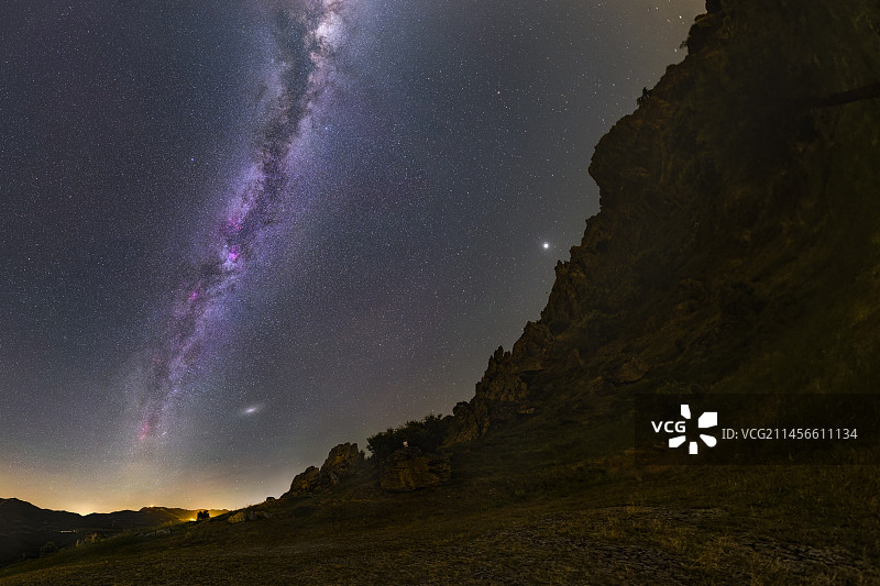 葡萄牙上空的银河系和仙女座星系图片素材