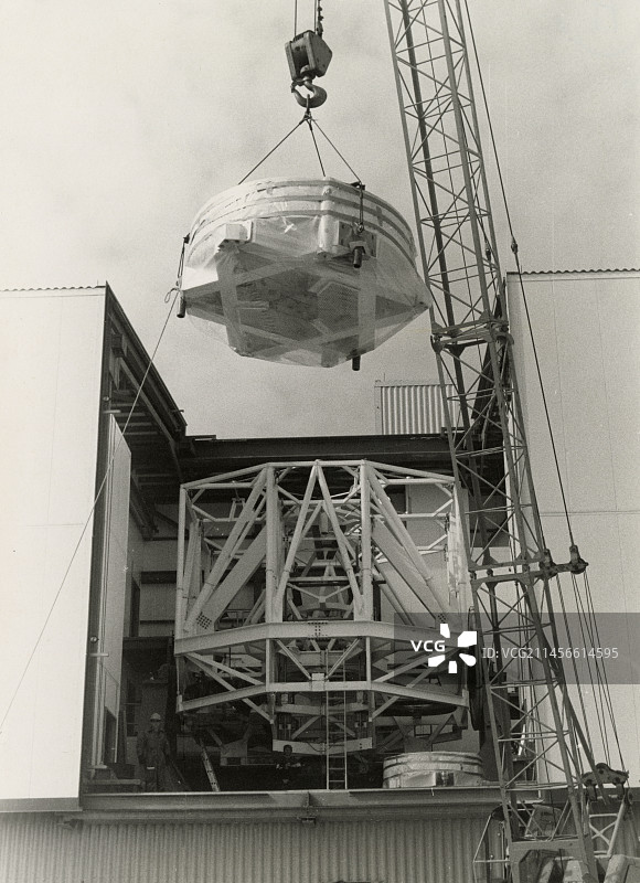 多镜面望远镜的安装，1978年图片素材