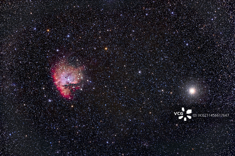 仙后座的吃豆人星云图片素材