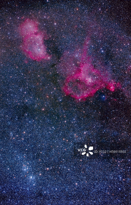 心宿二星云与双星团图片素材