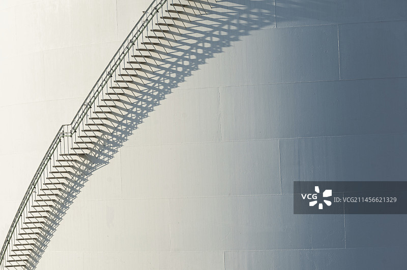 炼油厂的储油罐图片素材