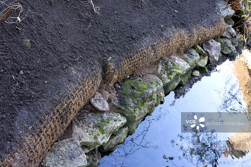 侵蚀河岸的修复图片素材