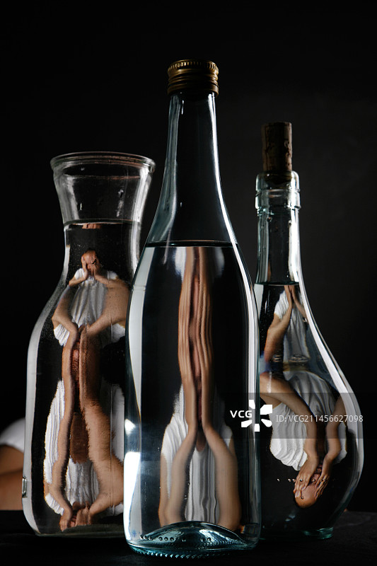 酗酒概念意象图片素材