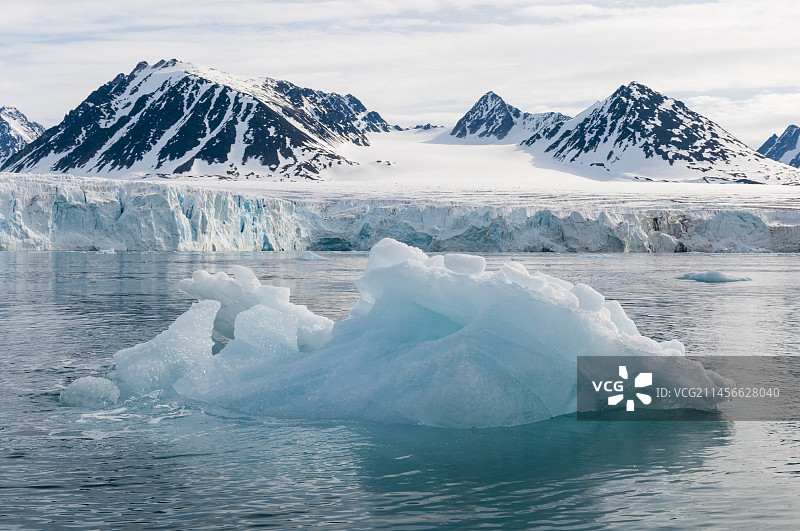 挪威斯瓦尔巴群岛斯匹次卑尔根岛的利利胡克峡湾图片素材